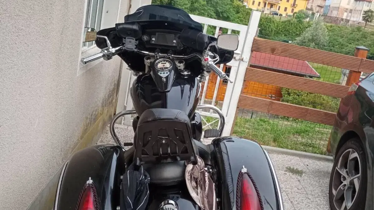 Kawasaki Vulcan VN 900 Classic (2006 - 10)  (2)