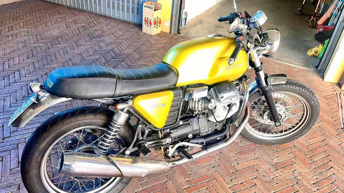Moto Guzzi V7 Cafè Classic (2009 - 12)  (2)