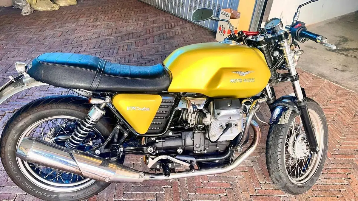 Moto Guzzi V7 Cafè Classic (2009 - 12)  (5)