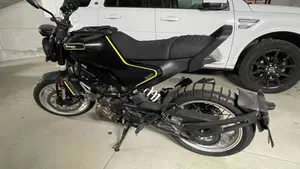 Husqvarna Svartpilen 401 (2018 - 19)  (2)