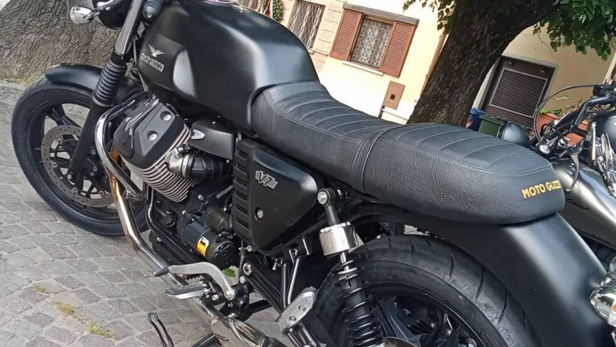 Moto Guzzi V7 Special (2012 - 14)  (2)