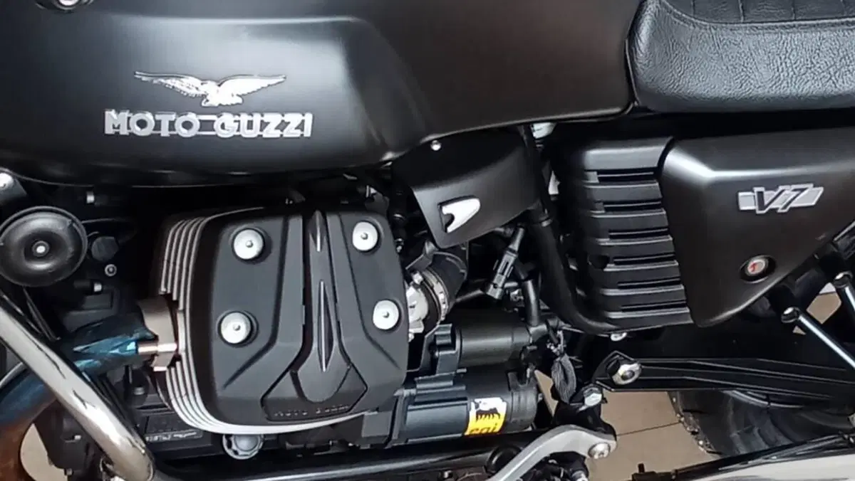 Moto Guzzi V7 Special (2012 - 14)  (4)