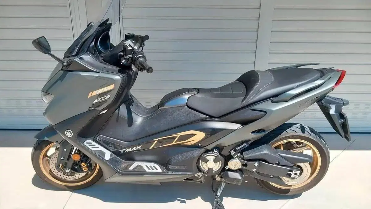 Yamaha T-Max 560 Tech Max (2021)  (2)