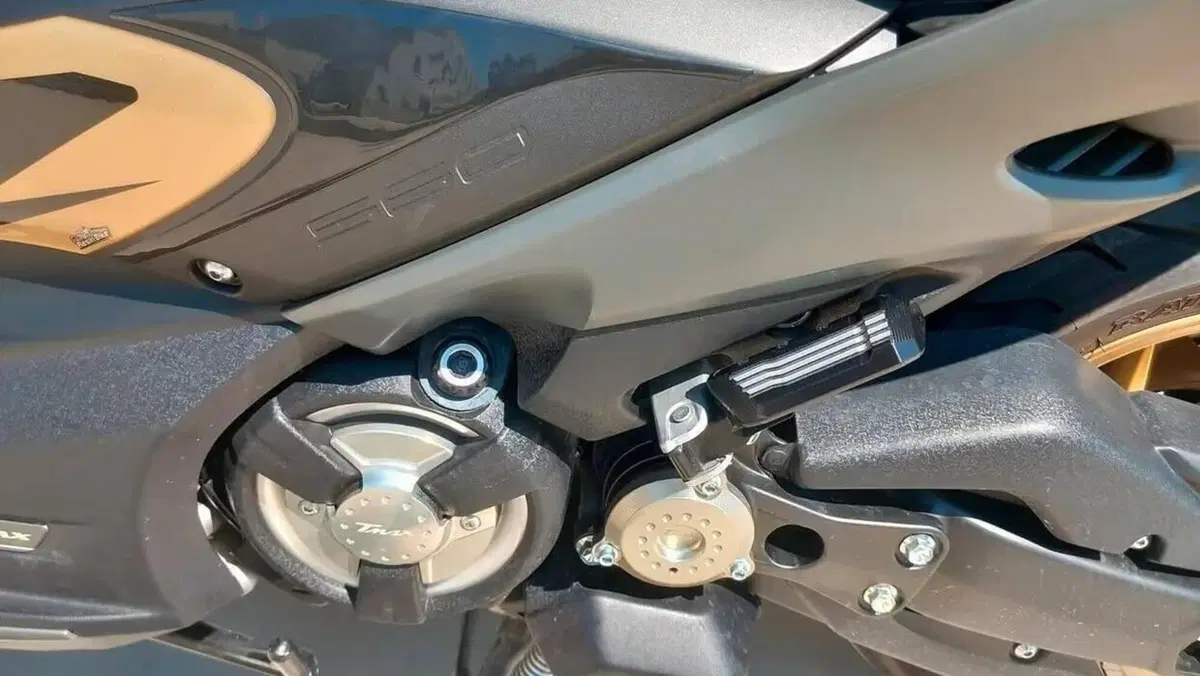 Yamaha T-Max 560 Tech Max (2021)  (5)