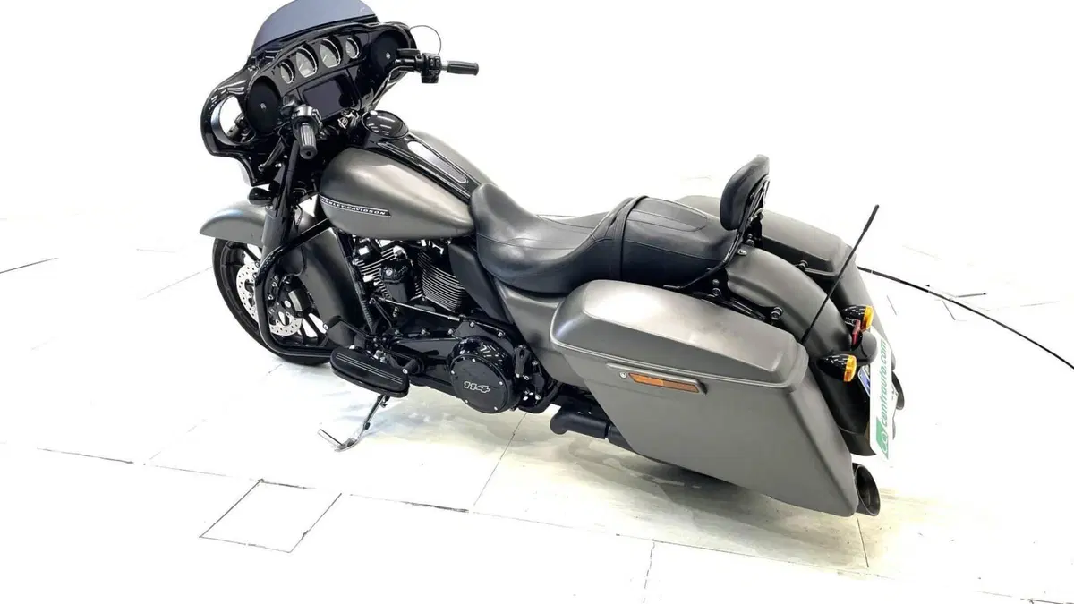 Harley-Davidson 114 Street Glide (2017)  (16)
