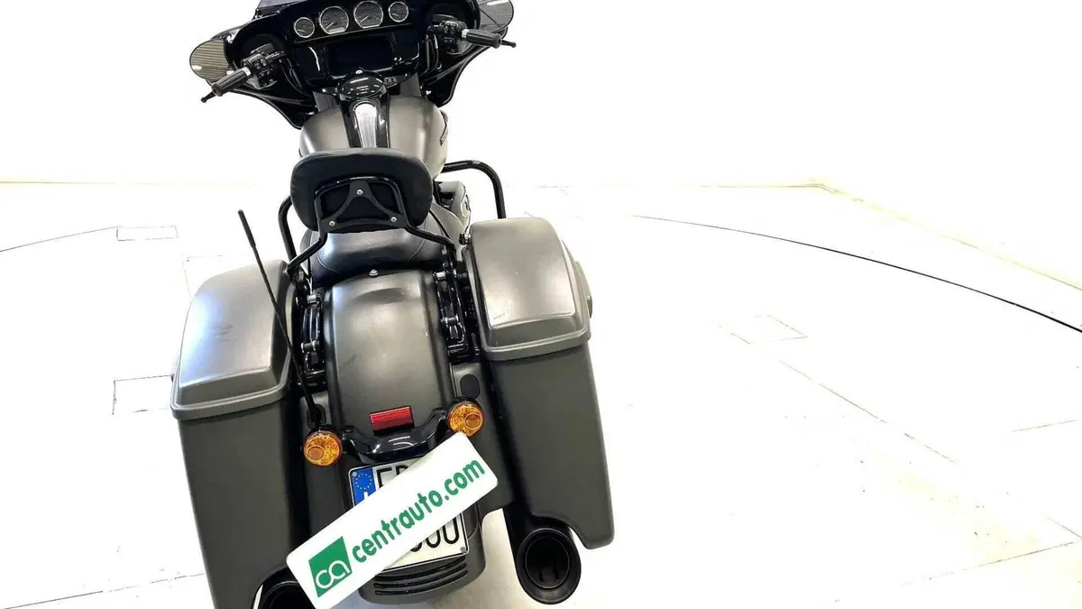 Harley-Davidson 114 Street Glide (2017)  (4)