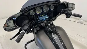 Harley-Davidson 114 Street Glide (2017)  (10)
