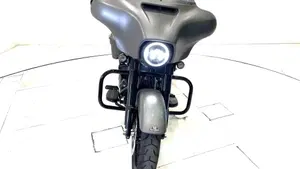 Harley-Davidson 114 Street Glide (2017)  (14)