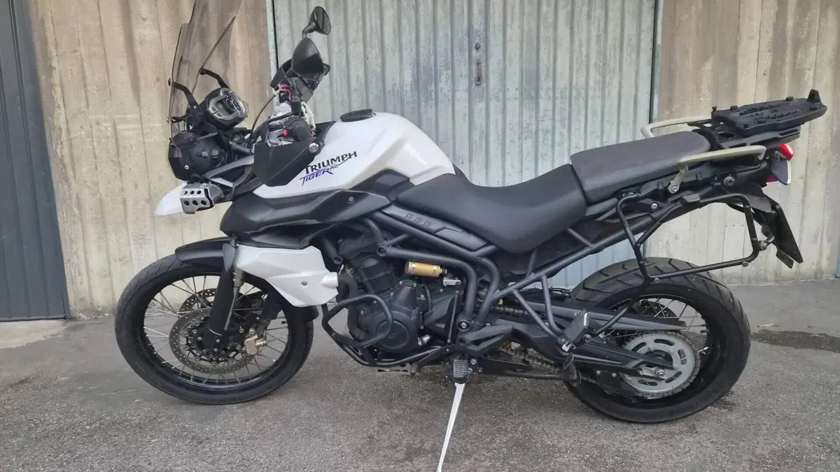 Triumph Tiger 800 XC ABS (2010 - 14)  (2)