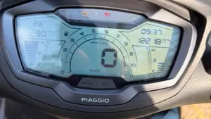 Piaggio Beverly 400 ABS-ASR (2021 - 24)  (4)