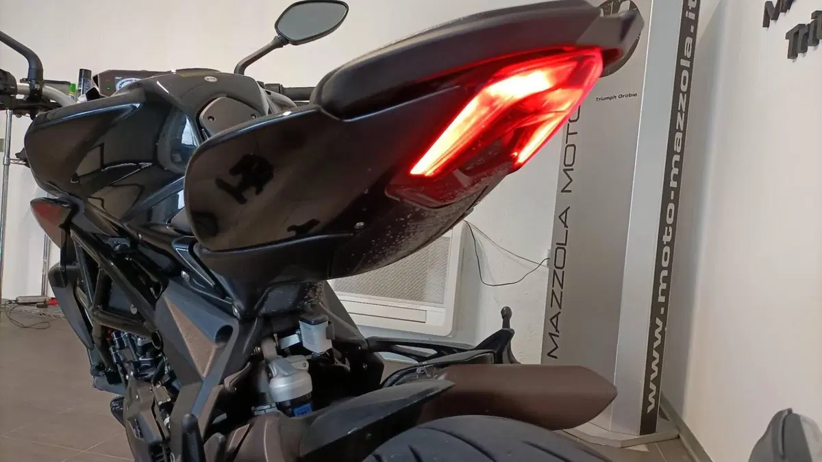 MV Agusta Brutale 800 R (2023 - 25)  (7)