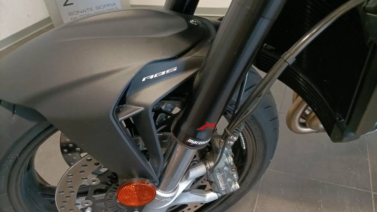 MV Agusta Brutale 800 R (2023 - 25)  (9)