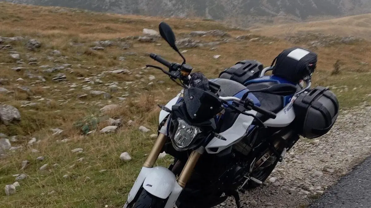 Bmw F 800 R (2015 - 16)  (2)