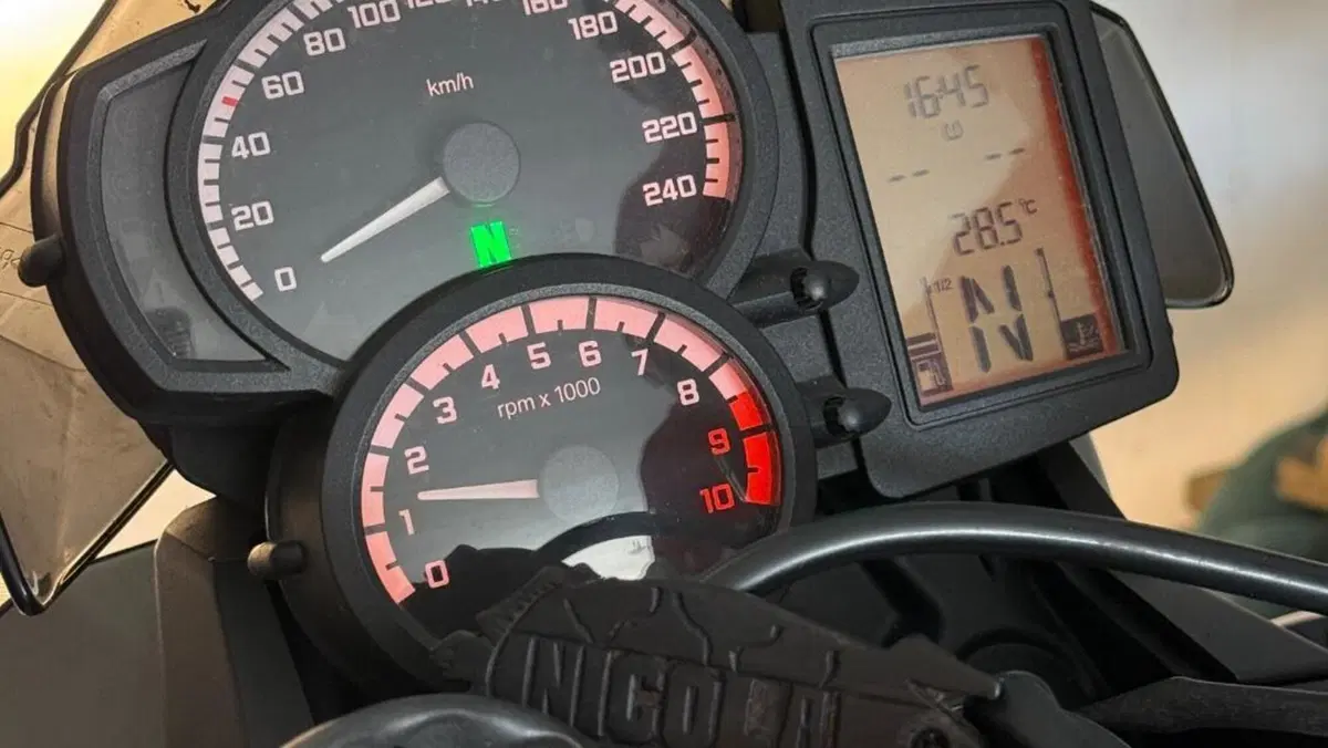 Bmw F 800 R (2015 - 16)  (7)