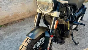 Husqvarna Svartpilen 401 (2020)  (2)
