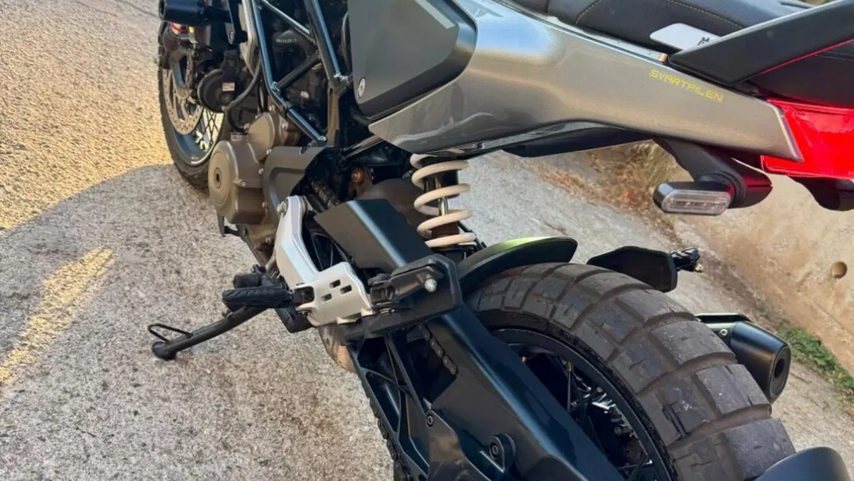 Husqvarna Svartpilen 401 (2020)  (5)