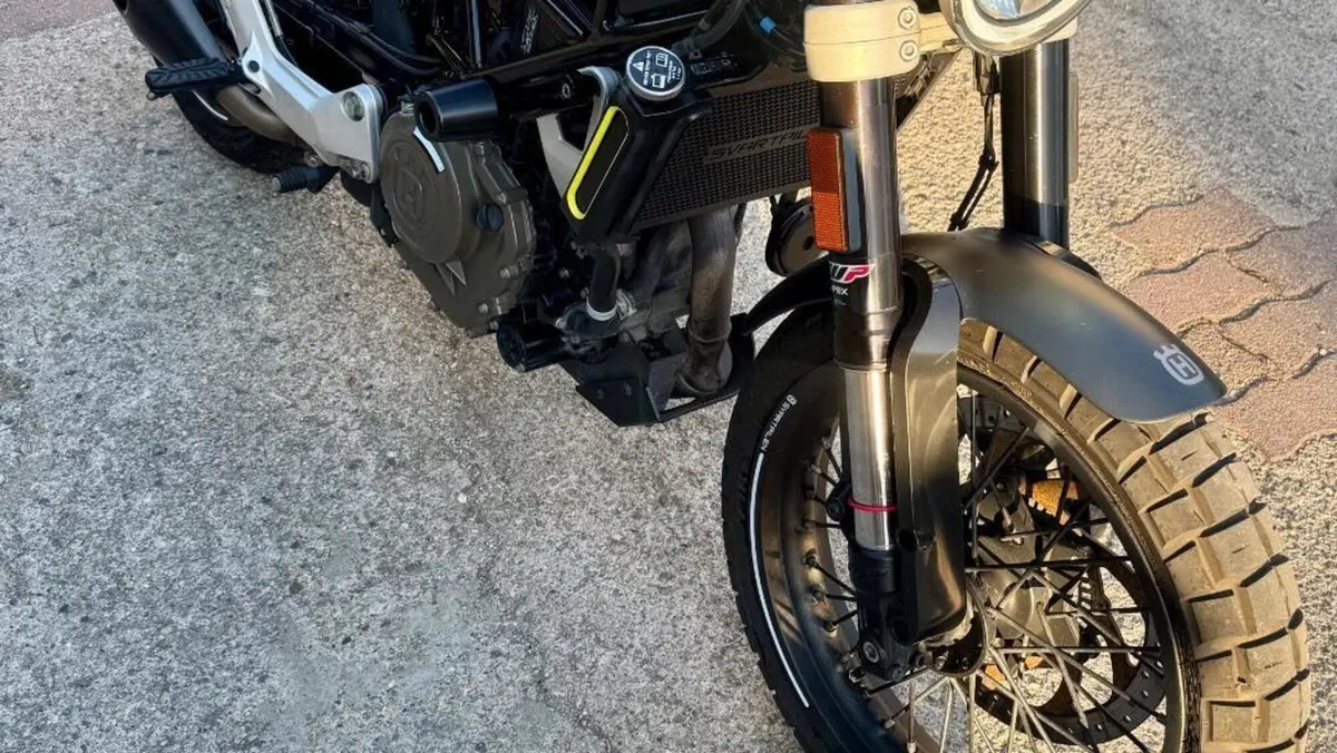 Husqvarna Svartpilen 401 (2020)  (10)