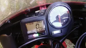 Honda CBR 900 RR Fireblade (2000 - 01)  (4)