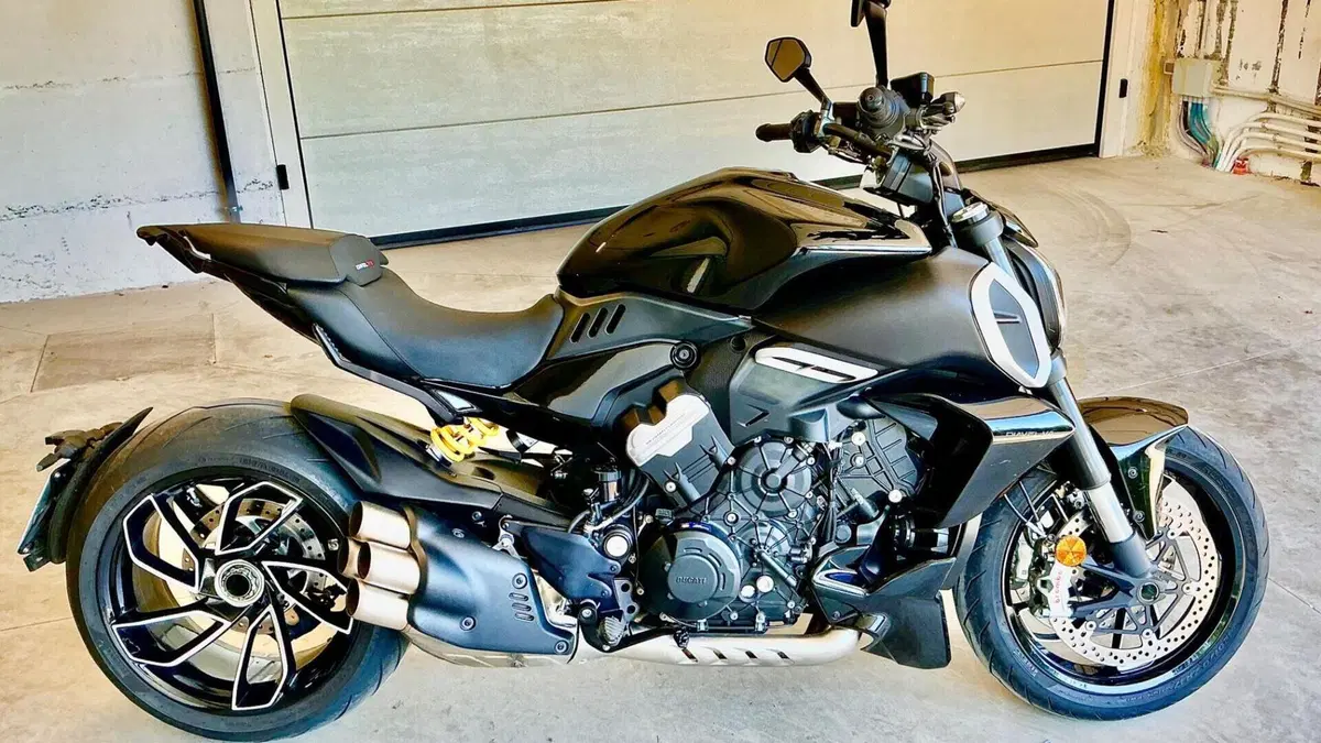 Ducati Diavel V4 (2023 - 26)  (2)