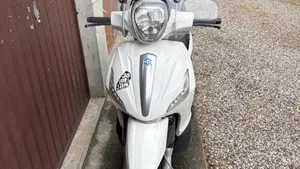 Piaggio Beverly 125 S i.e. (2010 - 17)  (2)