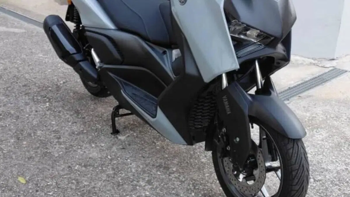 Yamaha X-Max 300 Tech Max (2025 - 26)  (2)