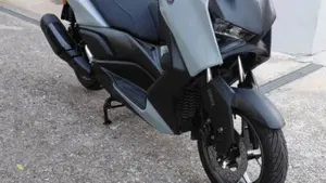 Yamaha X-Max 300 Tech Max (2025 - 26)  (2)