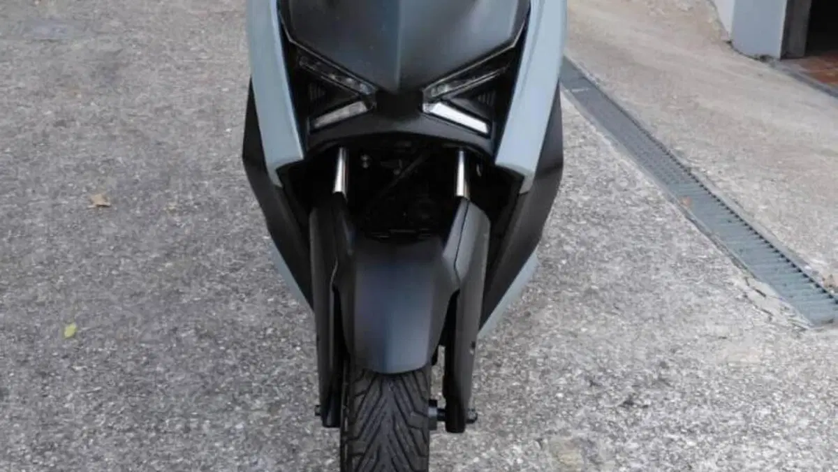 Yamaha X-Max 300 Tech Max (2025 - 26)  (3)