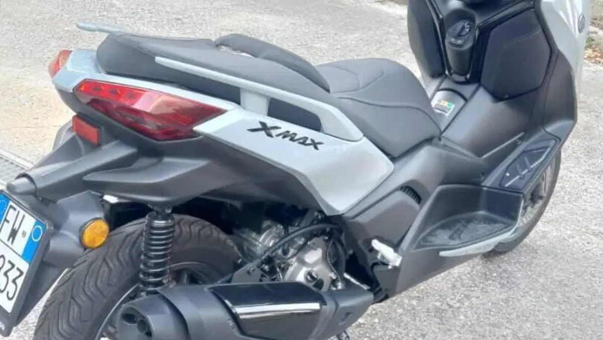 Yamaha X-Max 300 Tech Max (2025 - 26)  (4)