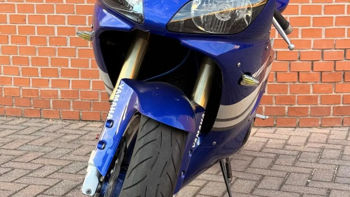 Yamaha YZF R1 (2000 - 01)  (2)