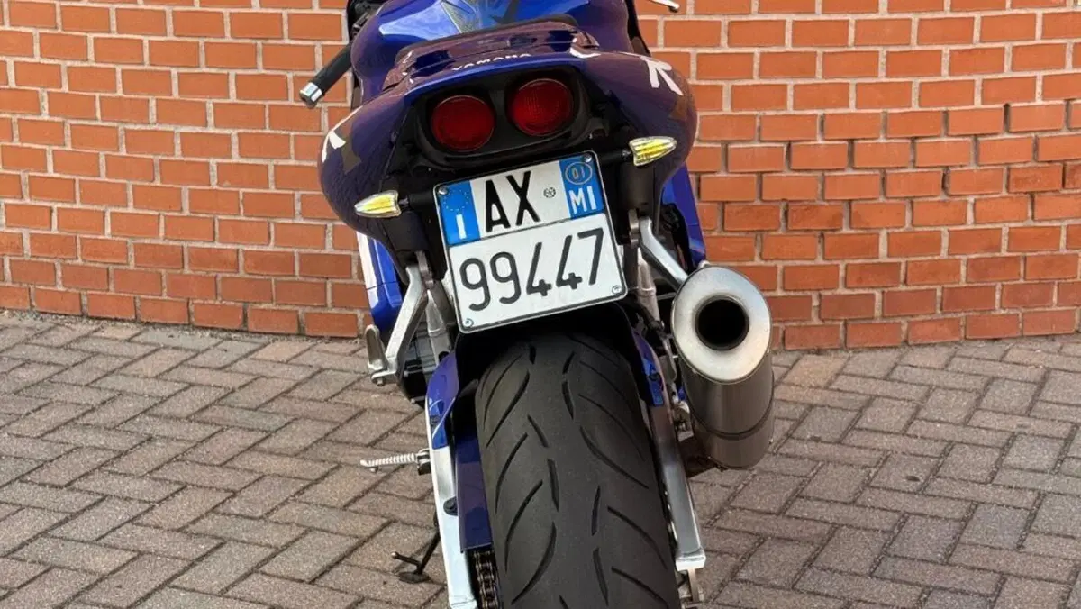 Yamaha YZF R1 (2000 - 01)  (4)