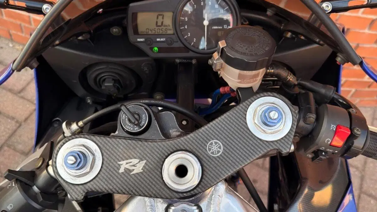 Yamaha YZF R1 (2000 - 01)  (5)