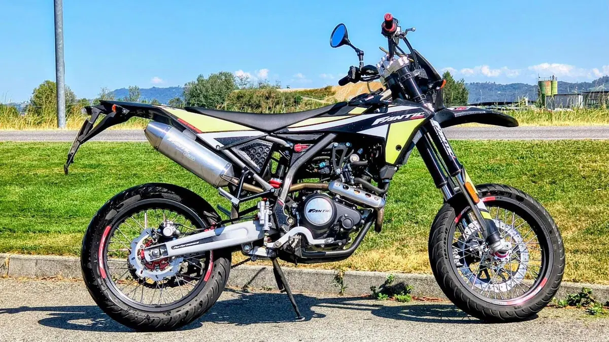Fantic Motor XMF 125 Motard Performance 4T (2023 - 24)  (3)