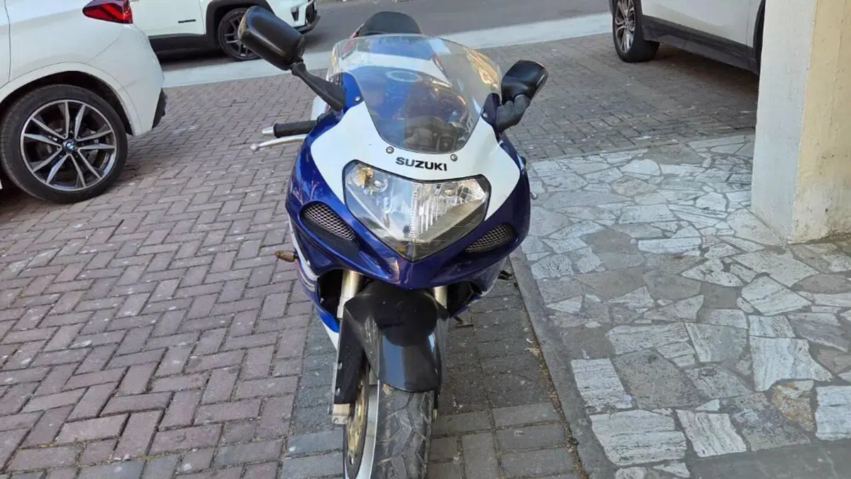 Suzuki GSX R 750 (1999 - 03)  (4)