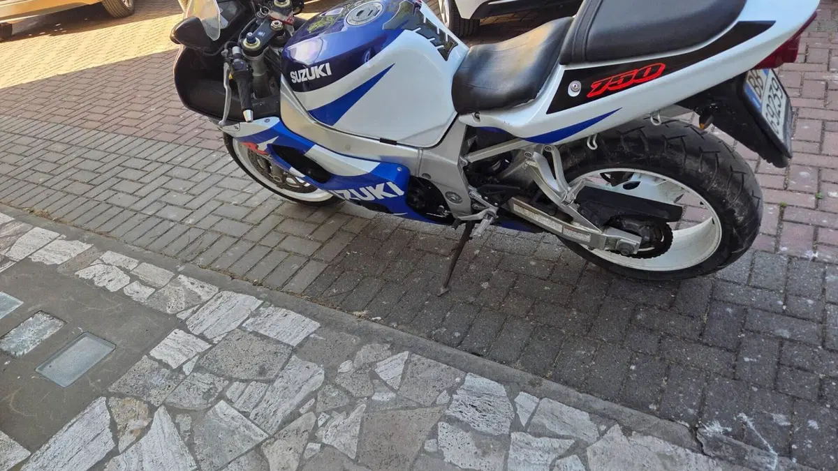 Suzuki GSX R 750 (1999 - 03)  (7)