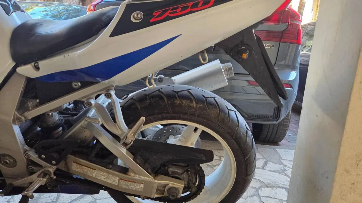 Suzuki GSX R 750 (1999 - 03)  (12)