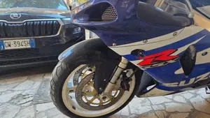 Suzuki GSX R 750 (1999 - 03)  (13)