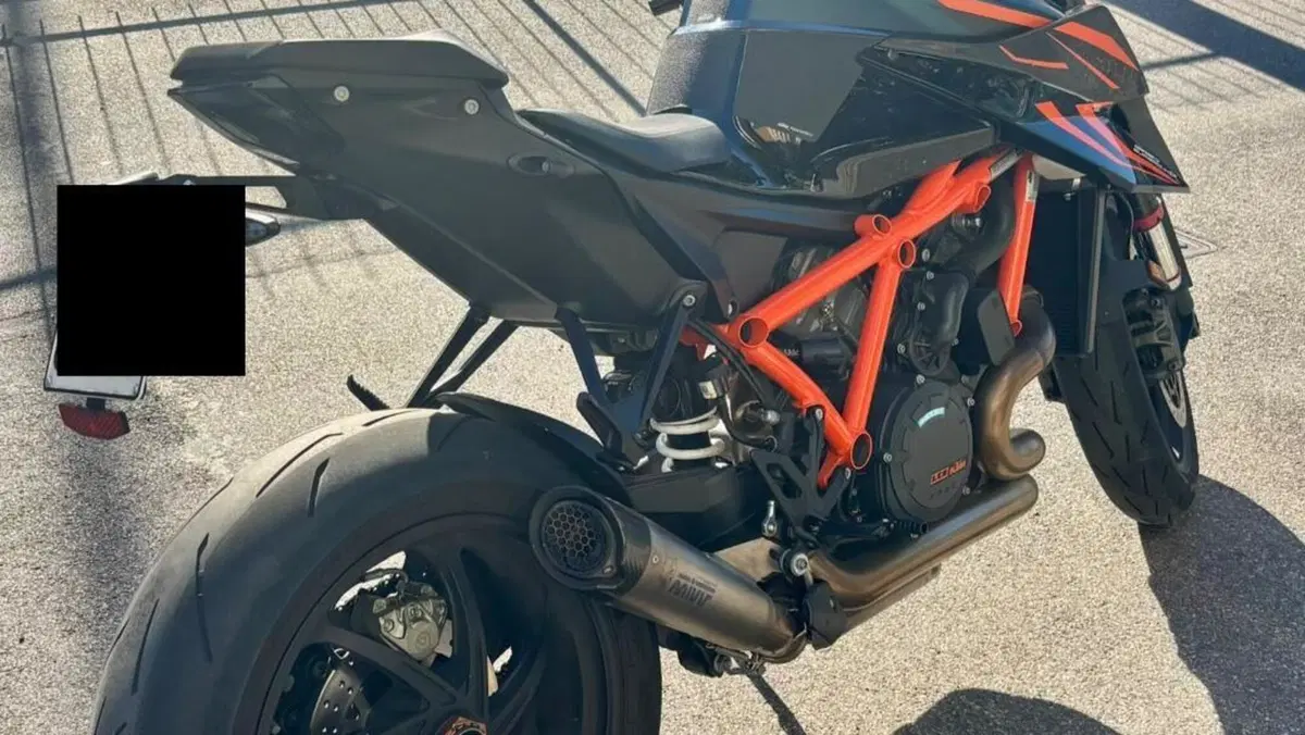 KTM 1290 Super Duke R (2022 - 23)  (2)