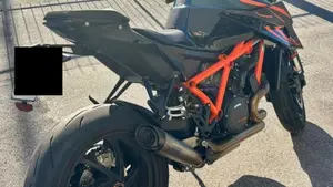 KTM 1290 Super Duke R (2022 - 23)  (2)
