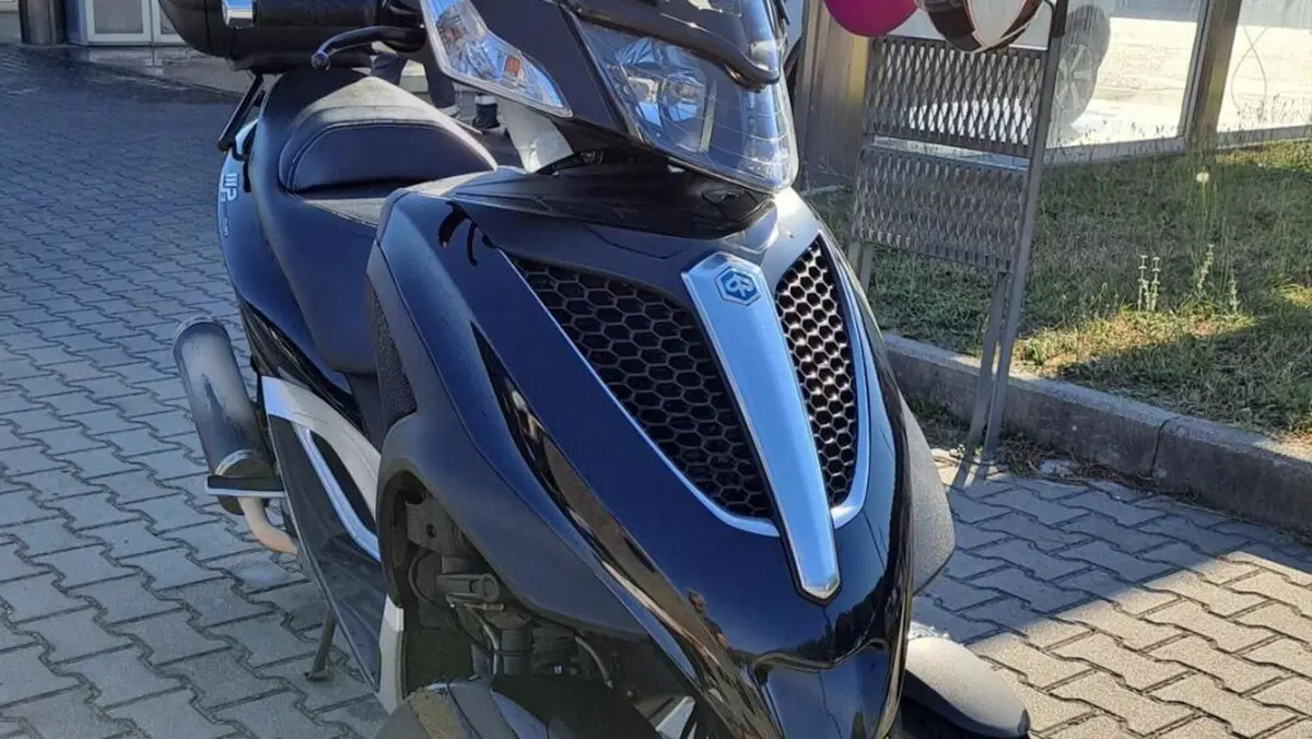 Piaggio Mp3 300 ie Yourban LT (2011 - 16)  (2)