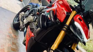 Ducati Streetfighter V4 S (2023 - 24)  (2)