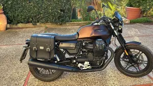 Moto Guzzi V7 III Stone Night Pack (2019 - 20) 