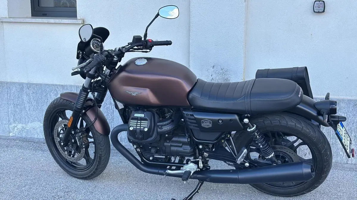 Moto Guzzi V7 III Stone Night Pack (2019 - 20)  (2)