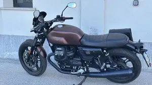 Moto Guzzi V7 III Stone Night Pack (2019 - 20)  (2)