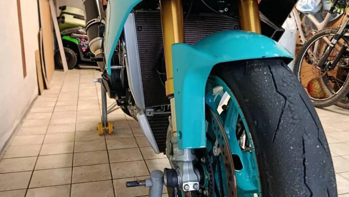 Aprilia Tuono V4 Factory (2015 - 17)  (2)