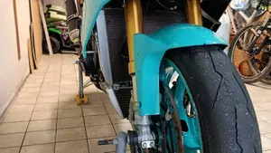 Aprilia Tuono V4 Factory (2015 - 17)  (2)