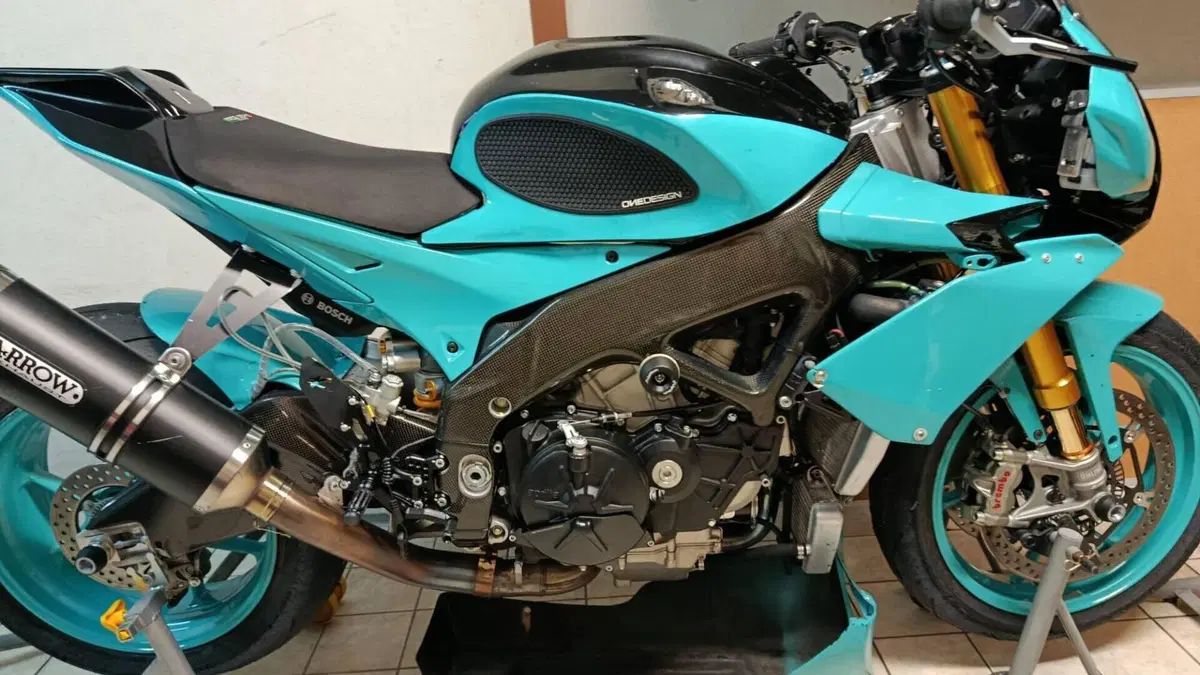 Aprilia Tuono V4 Factory (2015 - 17) 