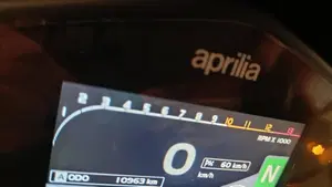 Aprilia Tuono V4 Factory (2015 - 17)  (5)