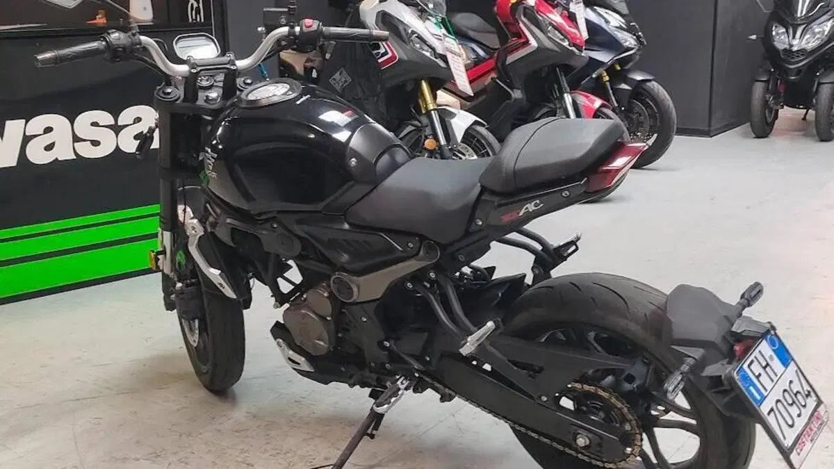 Voge Trofeo 300AC (2021 - 26)  (5)