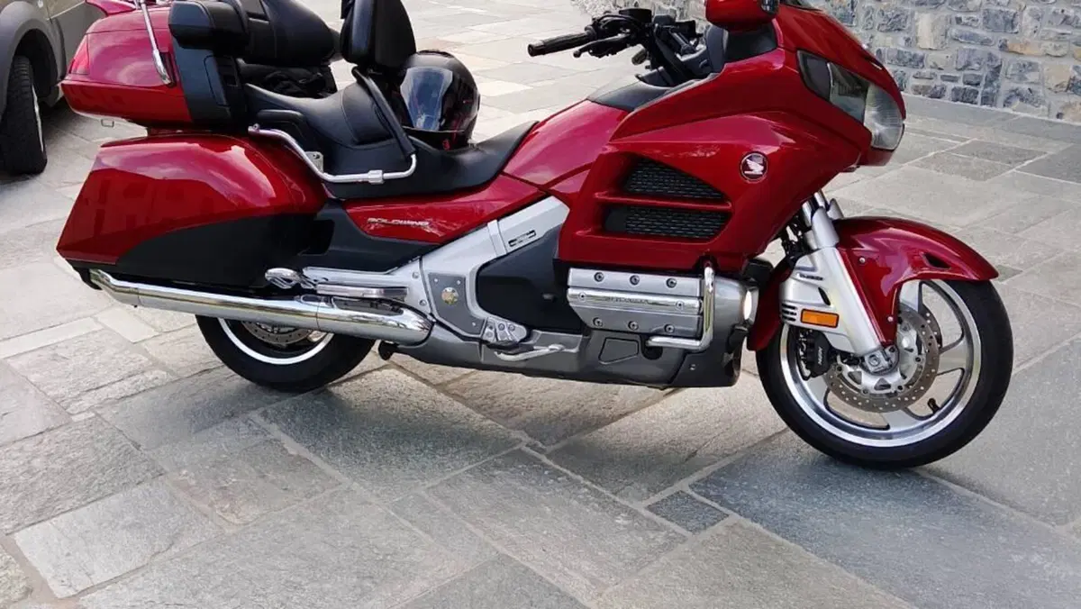 Honda GL 1800 Gold Wing (2012 - 17)  (2)