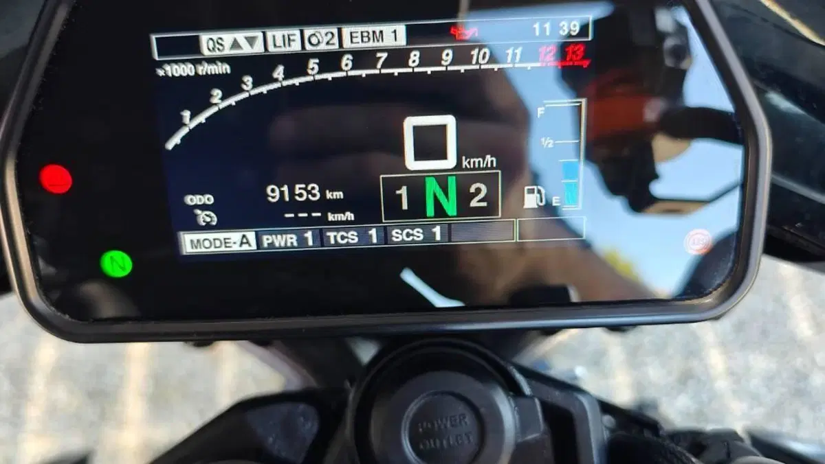 Yamaha MT-10 (2022 - 26)  (7)